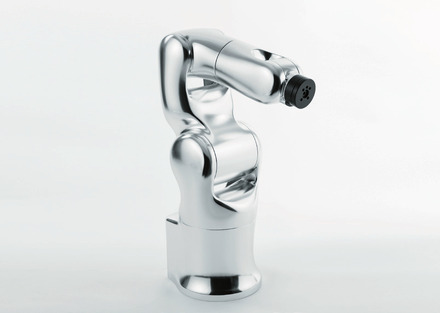 2014年度グッドデザイン大賞を受賞したデンソー＋デンソーウェーブの医療医薬用ロボット「VS050 SII」
