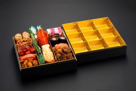 博多久松のハーフメイドおせち。空いている重箱は自分で好きにアレンジ