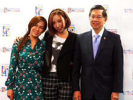 左からママちん・ざわちん・駐日フィリピン大使（Photo：大野雅人）