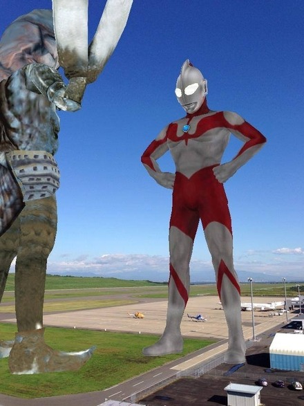 福島空港にバルタン星人とウルトラマンが出現!?