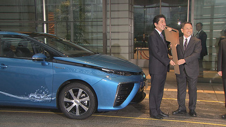 首相官邸で行われた『MIRAI』の納車式