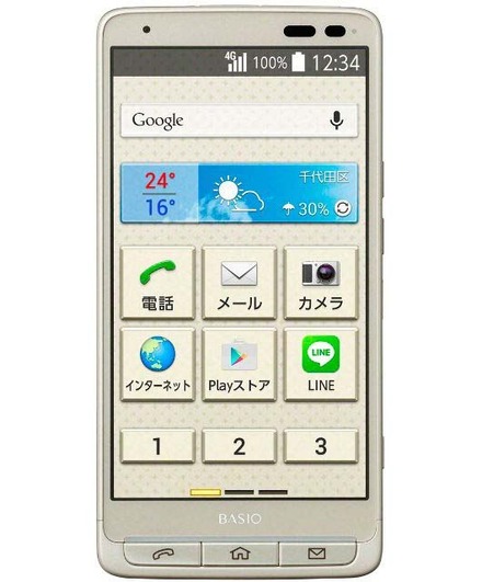 au初のシニア向けスマートフォン「BASIO KYV32」。専用割引プランも用意される