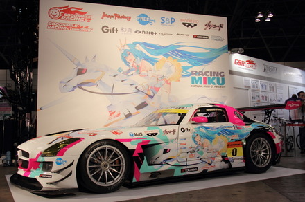 幕張メッセで初公開された2015年版「グッドスマイル初音ミクSLS」