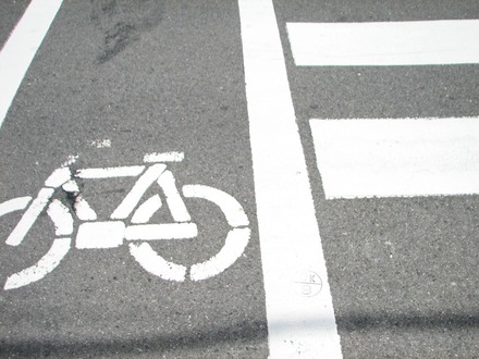 自転車の事故は、“いきなり”かつ“相手のほうが大きい”事故になりがちだ（イメージ）