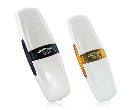 JetFlash V20（左から32GB/16GBモデル）