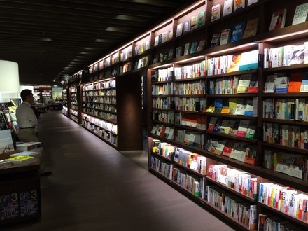 蔦屋書店がルクアイーレに西日本初出店。本20万冊から靴磨き、家電、ネイルまで
