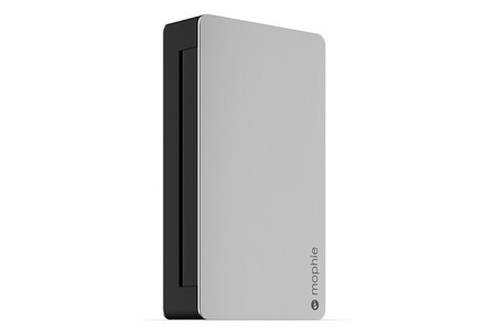 LightningとUSBケーブルを本体に内蔵するモバイルバッテリ「mophie powerstation plus 4X」