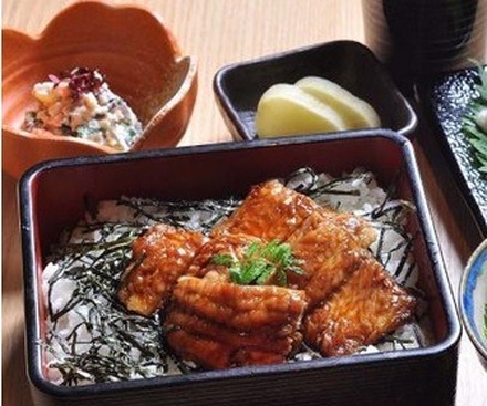 スペシャルランチメニュー「うなぎ味のナマズ御重」(2200円)のイメージ