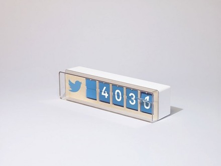 Twitterのフォロワー数を“物理的に表示”してくれる置物「Smiirl Counter」9月発売