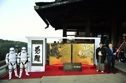 「『スター・ウォーズ/フォースの覚醒』風神雷神図屏風」と「『覚醒』の書」