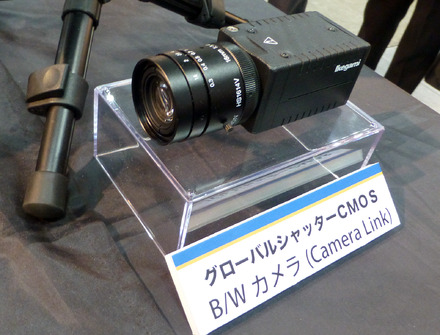 同機は1/1.2型グローバルシャッターCMOSセンサー搭載、有効画素数は約200万画素1920x1080となる。同社ではカーナンバーを撮影・認識するために最適なカメラと位置づけているという（撮影：防犯システム取材班）