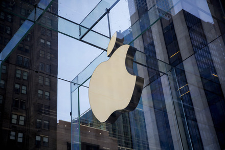 年末年始のApp Storeの売り上げについて発表した米アップル　(C) Getty Images