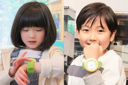 タッチパネル操作に対応した防水・防塵・耐衝撃のmamorino Watch。KDDIでは小学生以下の利用者を対象に月額998円(誰でも割適用時)のプランを提供する