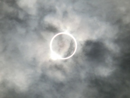 2012年に観測された「金環日食」（撮影：冨岡晶）