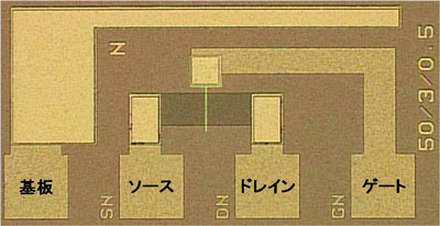 Fe-NANDフラッシュメモリーのためのFeFET光学顕微鏡写真　ゲート長3&micro;m、ゲート幅50&micro;m