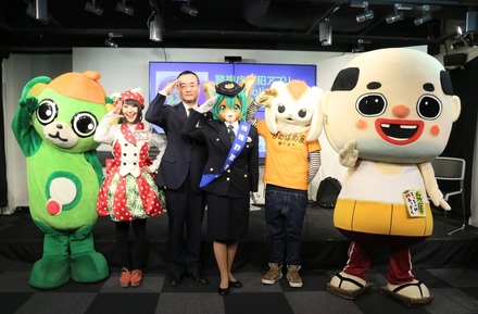 公開記者発表会は池袋の「ニコニコ本社」にて行われ、生配信もされた。警視庁犯罪抑止対策本部の中村氏、テワタサナイーヌをはじめ、ご当地キャラなどが登場して会場を盛り上げていた(撮影:防犯システム取材班)