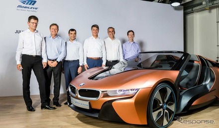 自動運転車の分野での提携を発表するBMW、インテル、モービルアイの3社首脳