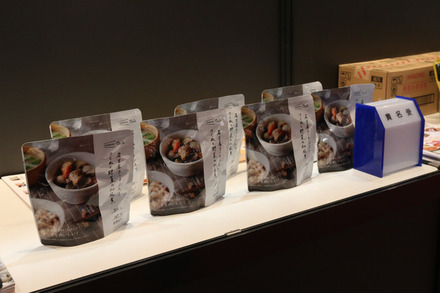 「美味しさ部門」グランプリの「IZAMESHI Deli 名古屋コーチン入りつくねと野菜の和風煮」。温めなくてもそのまま美味しく食べられる。賞味期限は3年（撮影：防犯システム取材班）