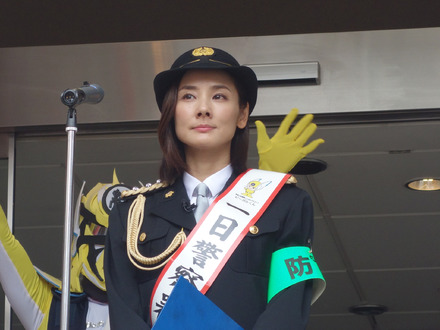 吉田羊、神奈川県警察の1日署長に！振り込め詐欺撲滅呼びかけ