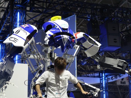 インテルブースで、ロボットに乗った気分を味わう……東京ゲームショウ 2016