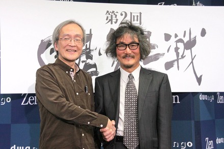 日本囲碁界を代表するトップ棋士の趙治勲名誉名人(右)と、コンピュータ囲碁ソフト「DeepZenGo」の開発者の加藤英樹氏