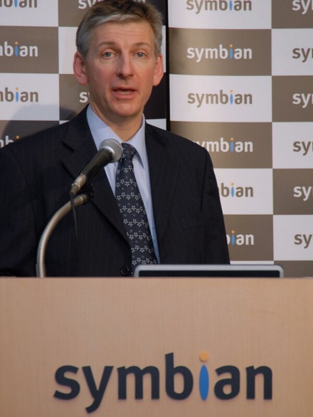 　16日、来日した英SymbianのCEOであるナイジェル・クリフォード氏は10年に渡りプラットフォームを提供してきた実績をアピールし「Symbian Foundation」は成功するとの自信を見せた。