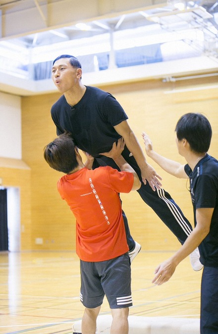 オードリー春日、水泳の次はスキージャンプ!?