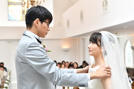 波瑠のウェディングドレス姿が美しすぎ!東出昌大は初のタキシード姿を披露