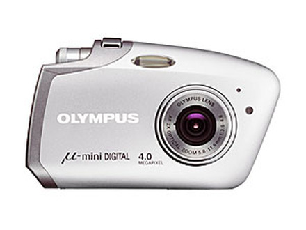 　オリンパスのデジタルカメラ「μ-mini DIGITAL」「i:robe IR-500」「CAMEDIA AZ-1」などが、日本産業デザイン振興会主催の2004年グッドデザイン賞を受賞した。