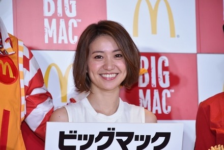 マクドナルド「ビッグマック祭り」キャンペーン発表会に登壇した大島優子（2017年5月31日）