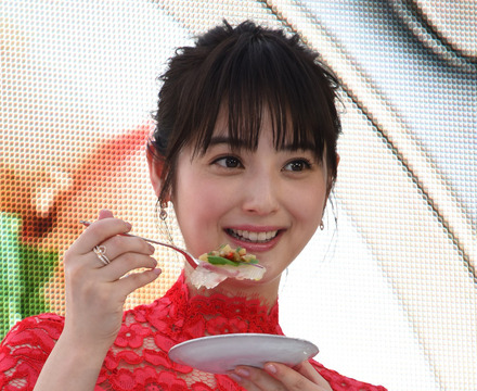 佐々木希、結婚を祝福され照れ笑い！家庭料理では「彩も勉強中」