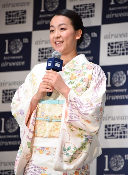 着物姿で登場した浅田真央（撮影：竹内みちまろ）