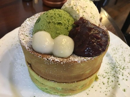 「宇治金時のスフレパンケーキ」