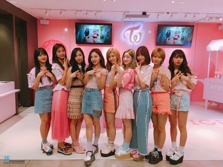 TWICE、渋谷109をサプライズ訪問でファン歓喜