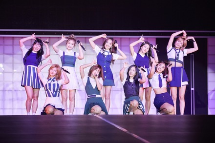 韓国発ガールズグループ・TWICE、日本初の単独公演を実施！