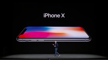 ホームボタンが消えて全面ディスプレイになった「iPhone X」が登場！顔認証は双子も識別!?