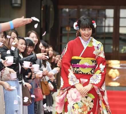 広瀬すず、“年の差の恋”への憧れを明かす……生田斗真は「超絶可い」と広瀬を絶賛