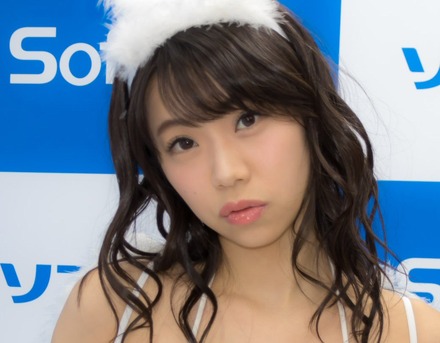 究極のHカップ・鈴木ふみ奈、ホルスタインビキニ姿を披露!