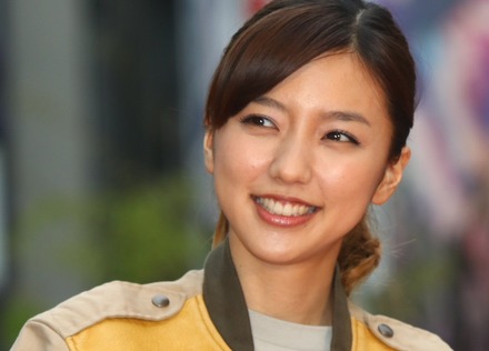 真野恵里菜、9冊目となる写真集発売決定!下着姿のセクシーカット公開
