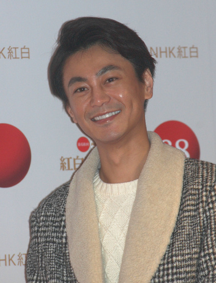 【NHK紅白歌合戦】氷川きよし、GOLDをふんだんに使ったド派手な衣装で「金よし」に