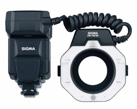 　シグマは28日、各社デジタル一眼レフカメラに対応したマクロフラッシュ「ELECTRONIC FLASH MACRO EM-140 DG」を発表した。発売日は、シグマとキヤノン用が11月13日、ニコン、ミノルタ、ペンタックス用は未定。