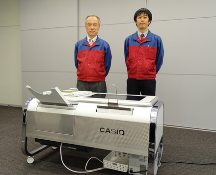 カシオ計算機で2.5Dプリンタ、モフレルを開発する丸山政俊氏（左）と堀内雄史氏（右）にインタビューした