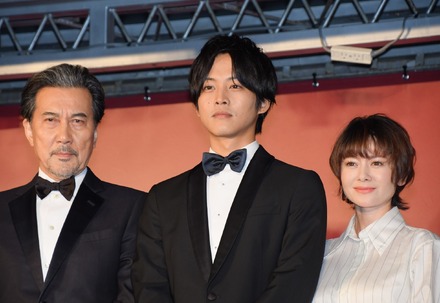 役所広司、松坂桃李、真木よう子【写真：竹内みちまろ】