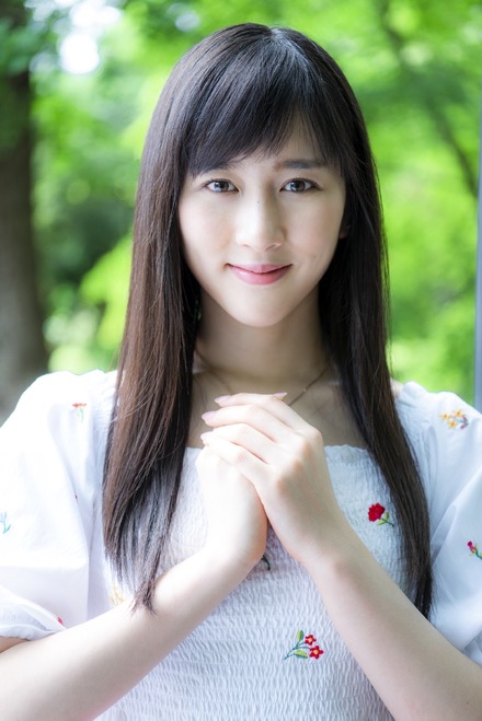 elfin’の花房里枝が舞台『夢で逢いま笑』で初主演!脚本や演出が絶賛する彼女の魅力とは?
