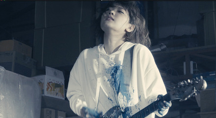藤田恵名、新曲脱衣盤同梱DVDに収録される「青の心臓」のMV解禁
