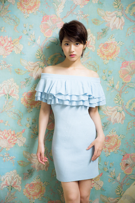 乃木坂46・若月佑美、グラビアで大人の色気を披露!