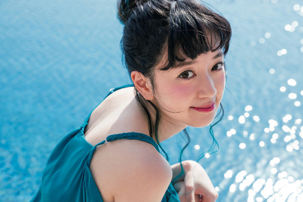 人気上昇中の声優・工藤晴香、大人の魅力も詰め込んだ1st写真集『910hr
