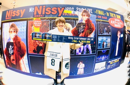 「Nissyサンタ」が全国5大都市のCDショップを訪店するサプライズ
