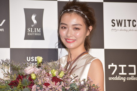 内田理央、ウェディングドレスに喜びつつ婚期を心配?「超遠のいてそうです(笑)」