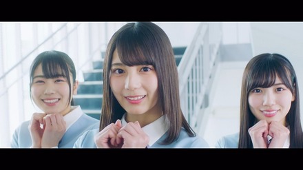 日向坂46のデビューシングル『キュン』MV公開!学校を舞台にダンス